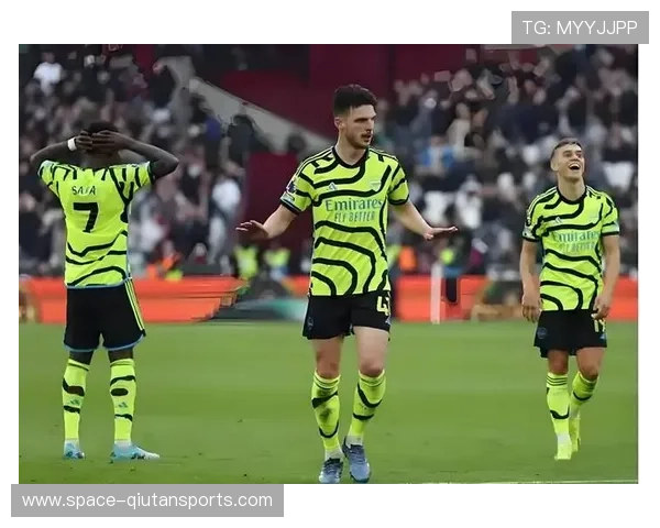 英超黑马桑德兰豪取17分高居第二震惊联赛展现黑马本色